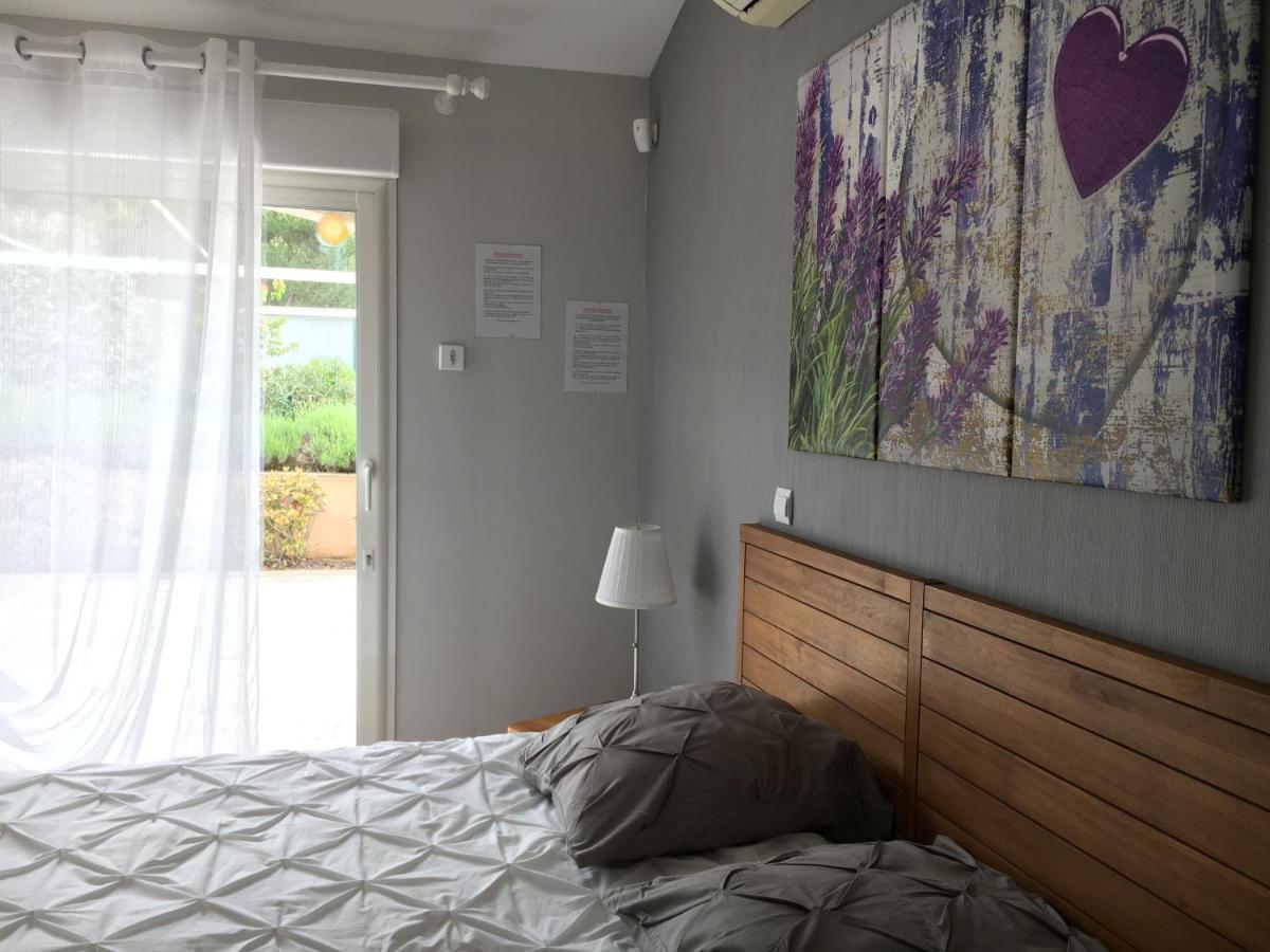 Les Lavandes Bed and Breakfast Alleins Exteriör bild