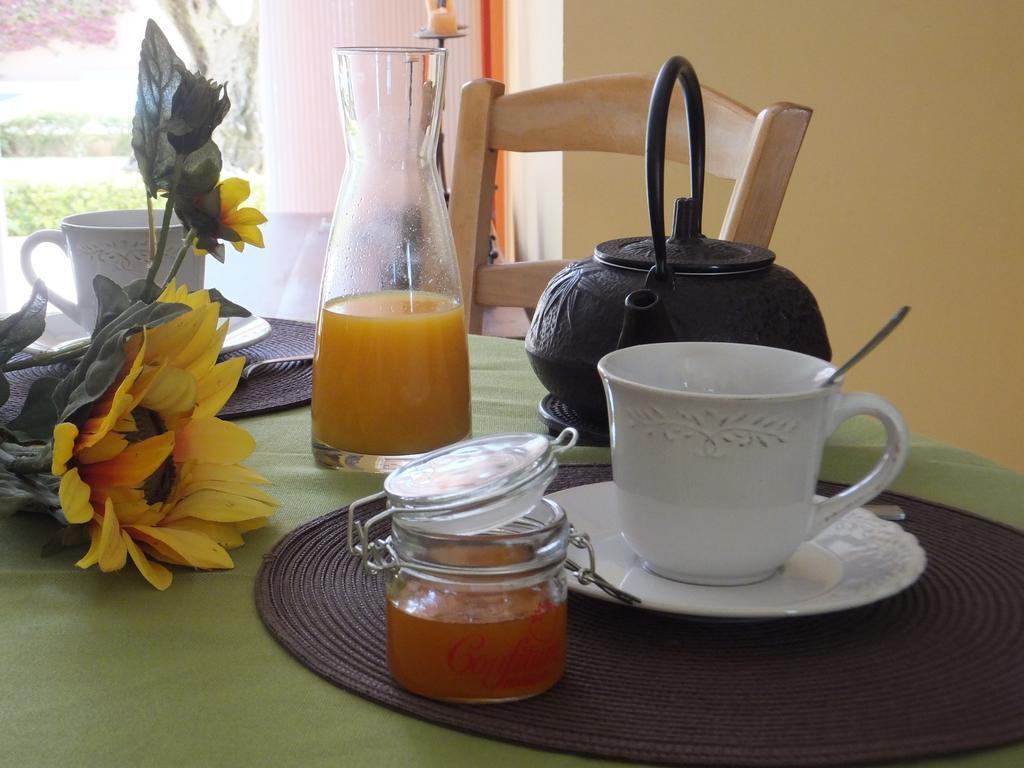 Les Lavandes Bed and Breakfast Alleins Exteriör bild