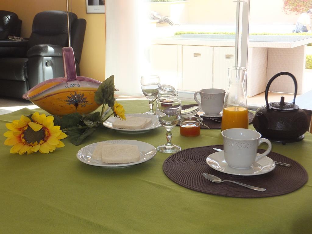 Les Lavandes Bed and Breakfast Alleins Rum bild
